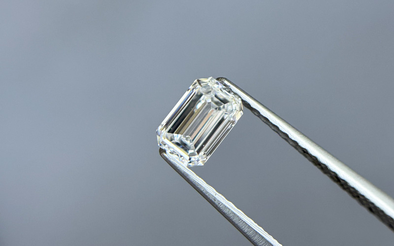emerald cut loose diamond